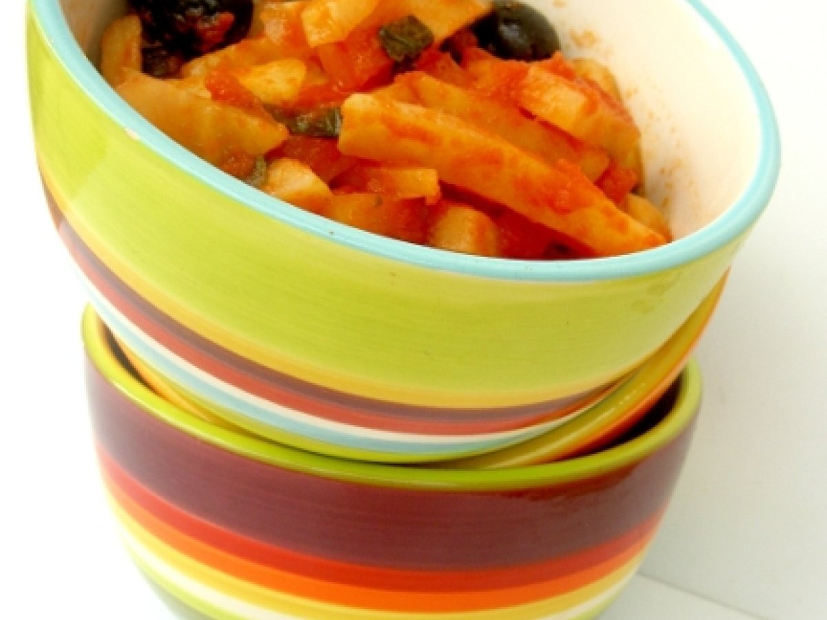 Sedano rapa al pomodoro e olive nere