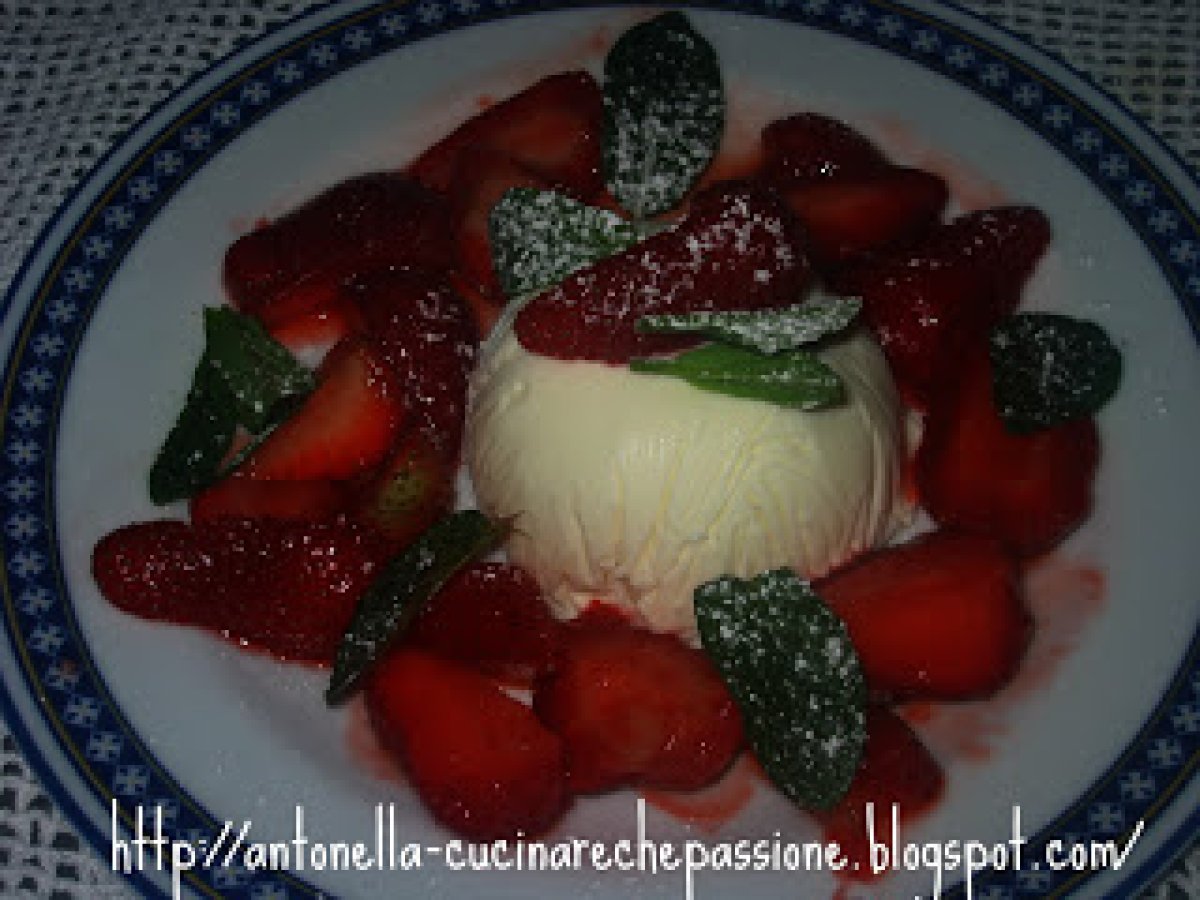 Semifreddo al kefir, ricotta e fragole