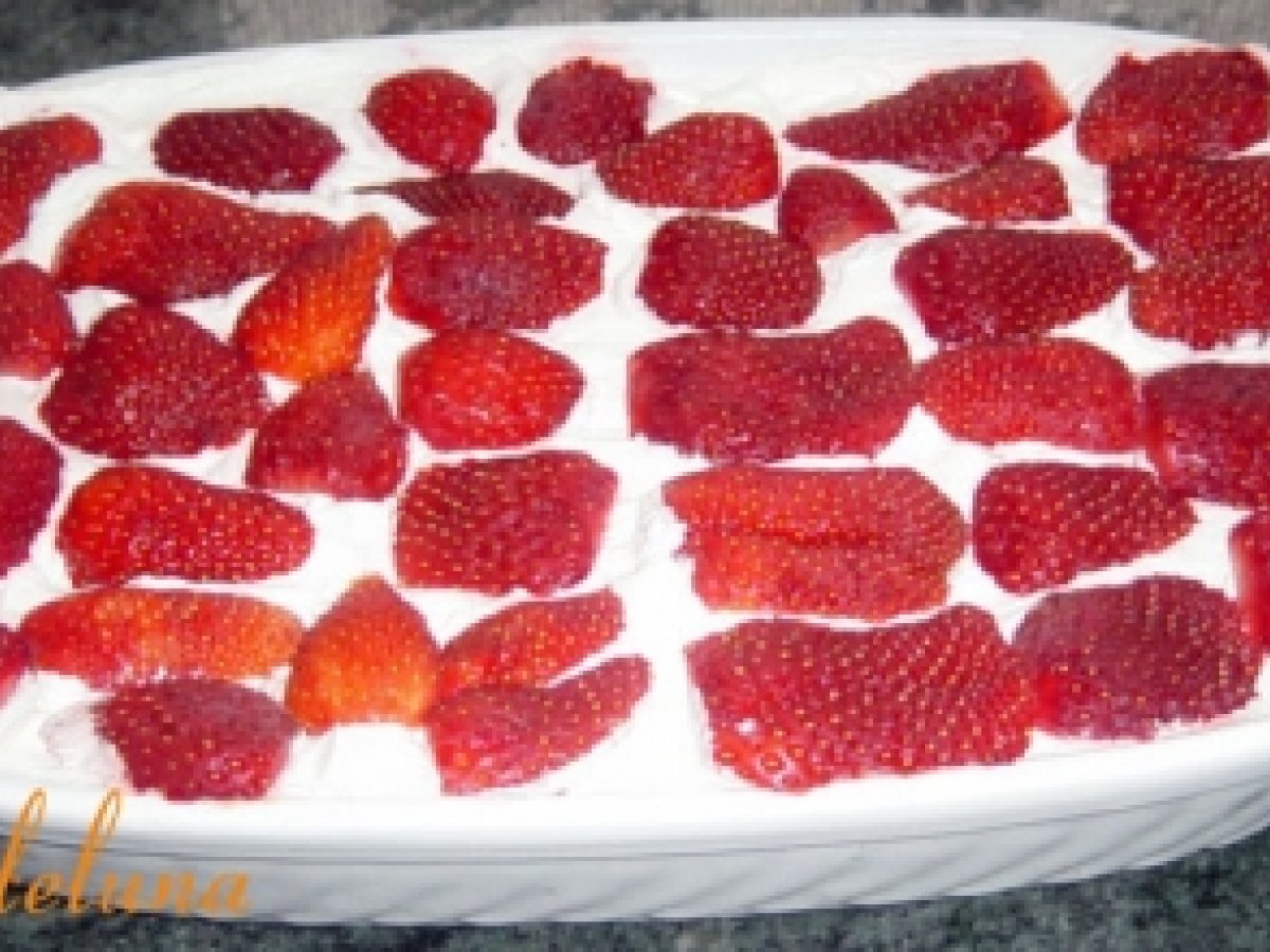 SEMIFREDDO ALL'ARANCIO CON FRAGOLE E PANNA - foto 2