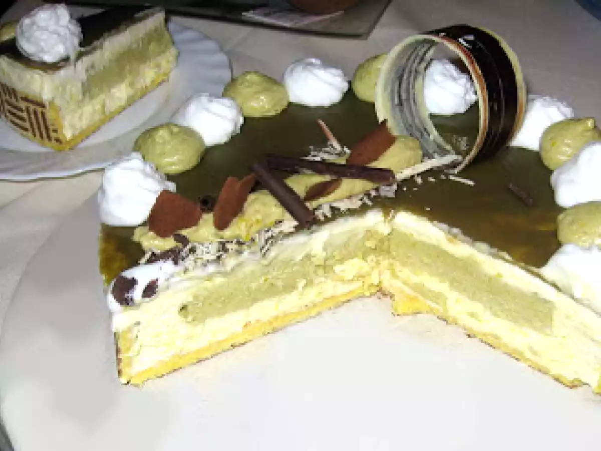 Semifreddo alla Vaniglia del Madagascar con cuore al pistacchio di Bronte