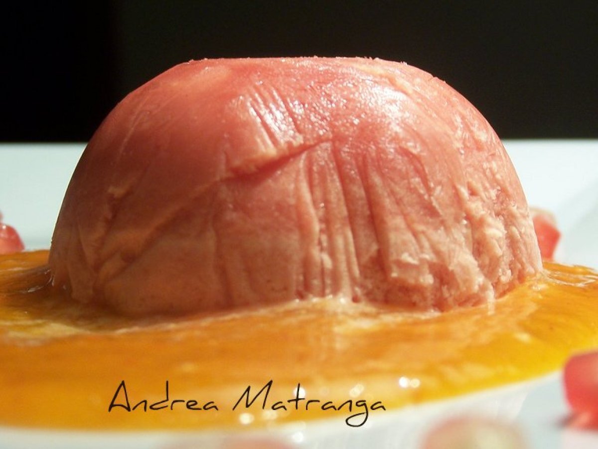 Semifreddo di fichi d'india con salsa di cachi e melagrana