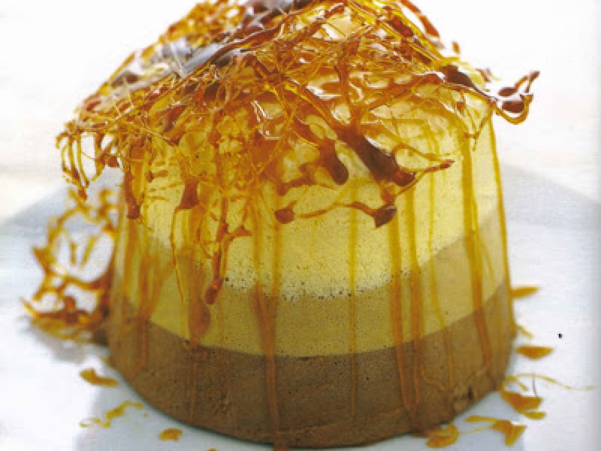 Semifreddo di mascarpone ai tre gusti, un pizzo scintillante.