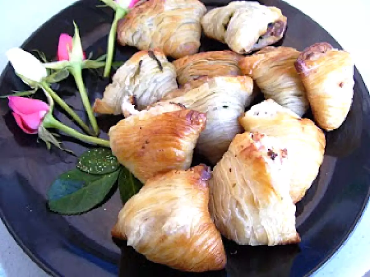 SFOGLIATELLE RICCE RUSTICHE ( di pasta sfoglia) - foto 2