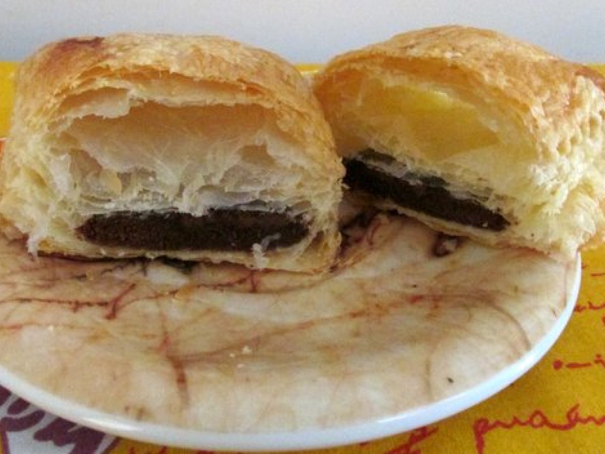Sfogliatine alla crema di nocciole e pan di stelle