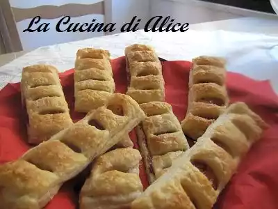 Sfogliatine alla marmellata di fragole
