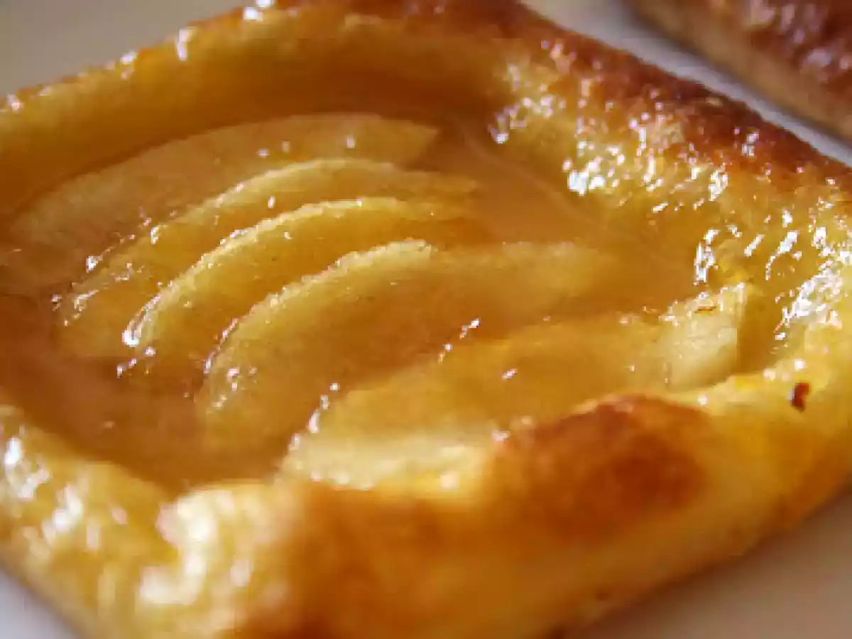 Sfogliatine alle mele e confettura di albicocca