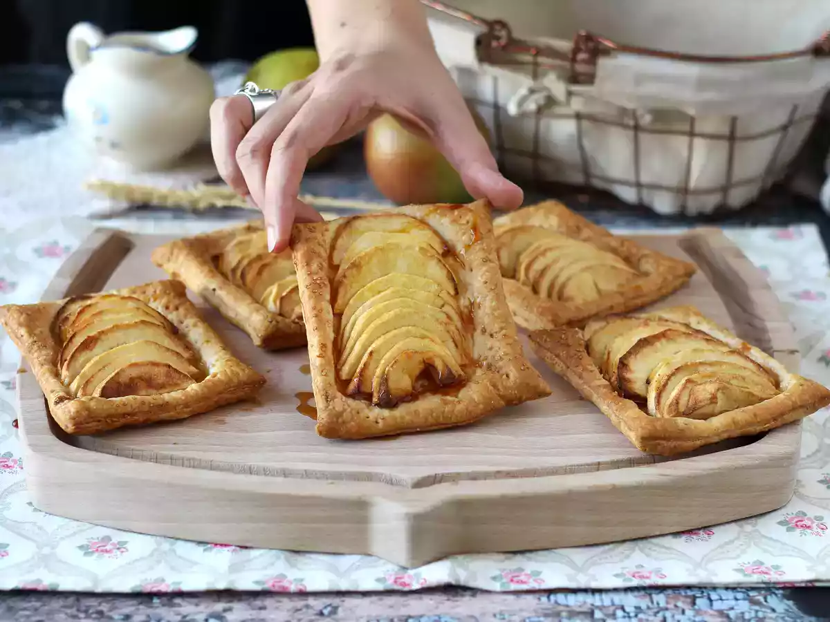 Sfogliatine alle mele: una ricetta veloce e facilissima da preparare - foto 4