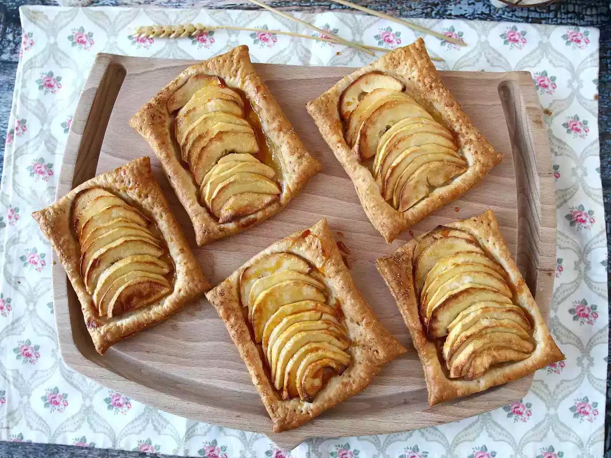 Sfogliatine alle mele: una ricetta veloce e facilissima da preparare - foto 6