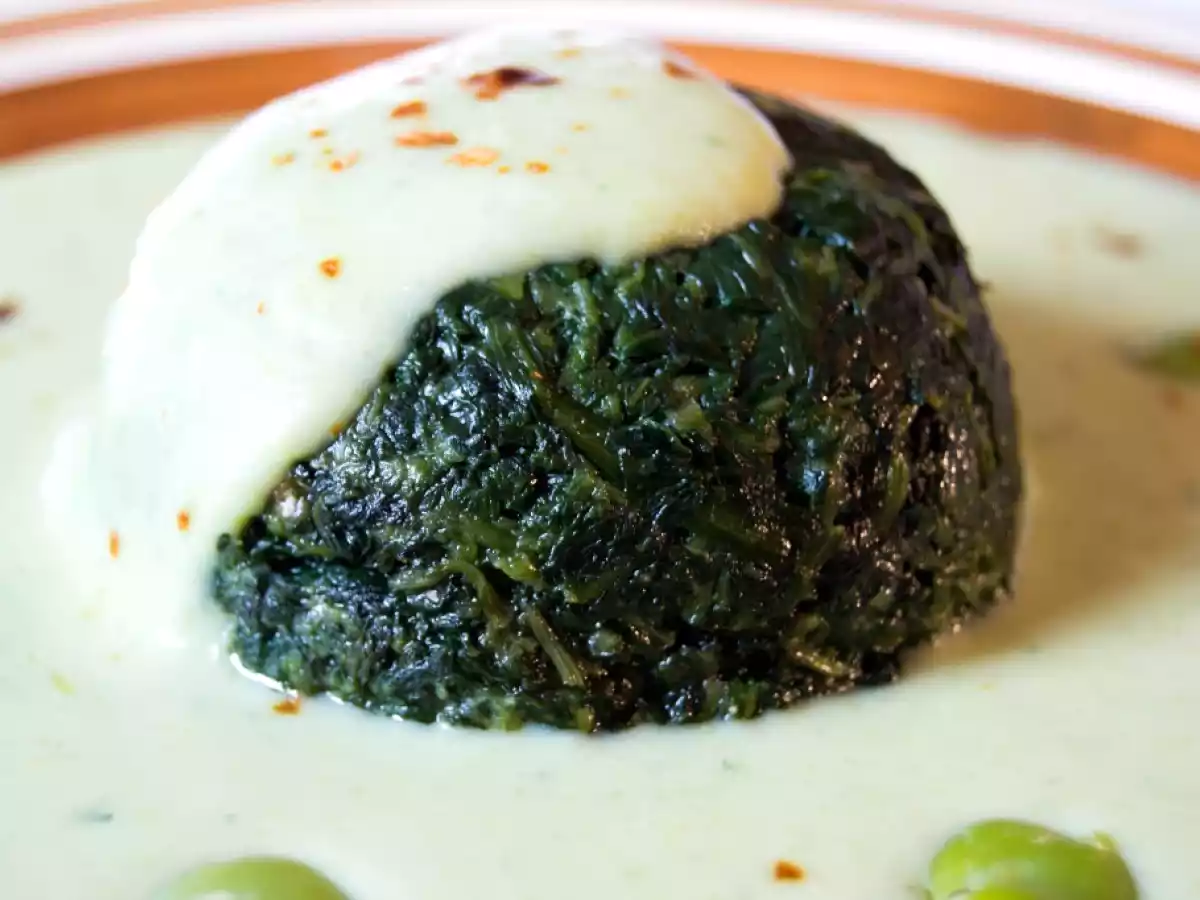 Sformatini di cicoria con crema di fave
