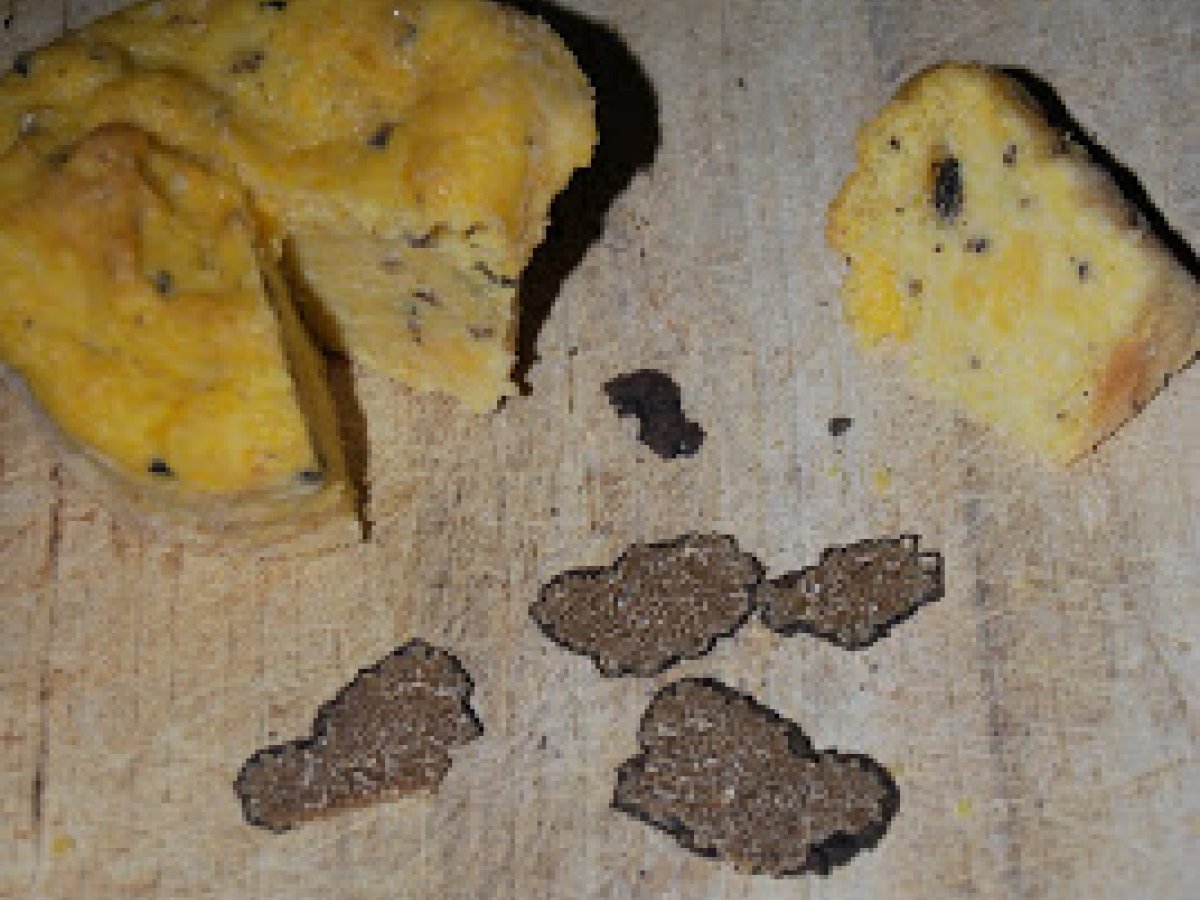 Sformatini di polenta con taleggio e tartufo nero