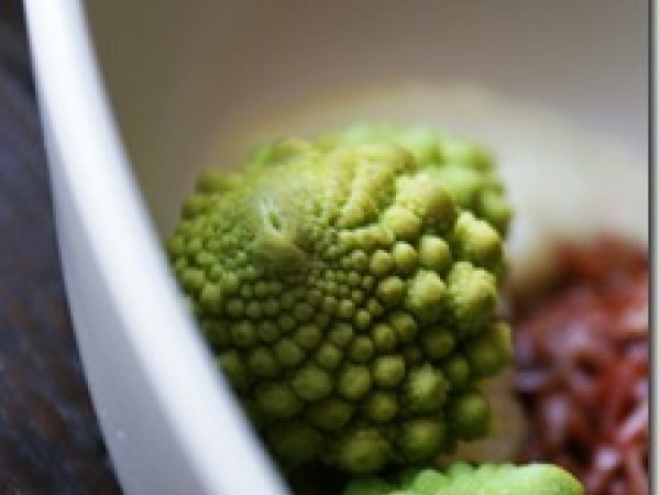 Sformatini di riso thai rosso con salmone e broccolo romanesco su crema di topinambur, foto 2