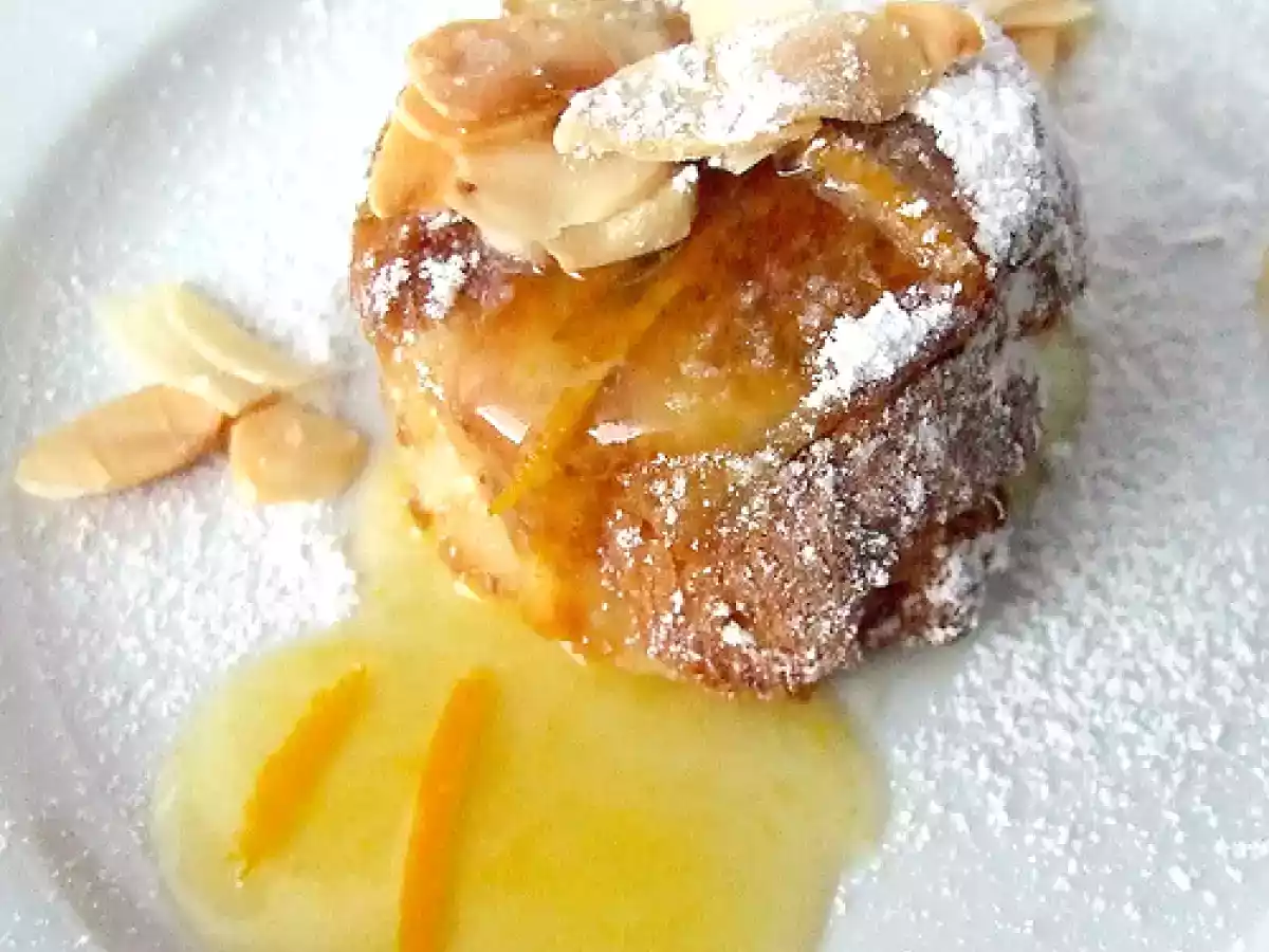 Sformatini soffici di pandoro e pere con salsa d'arancia: non il solito pandoro!