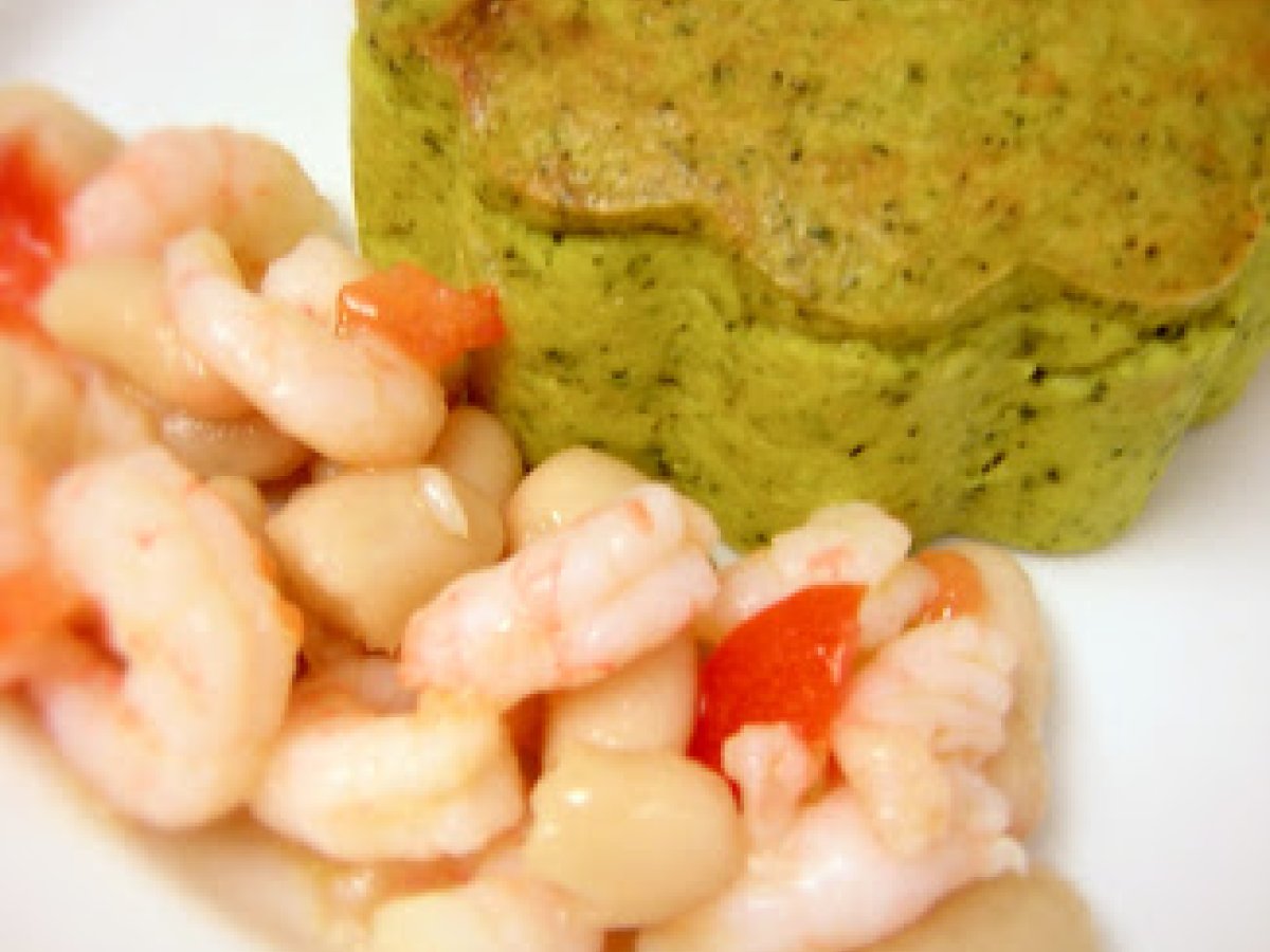 Sformatino di broccoli con insalata tiepida di gamberetti