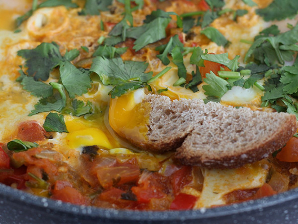 Shakshuka, un piatto saporitissimo a base di uova - foto 4