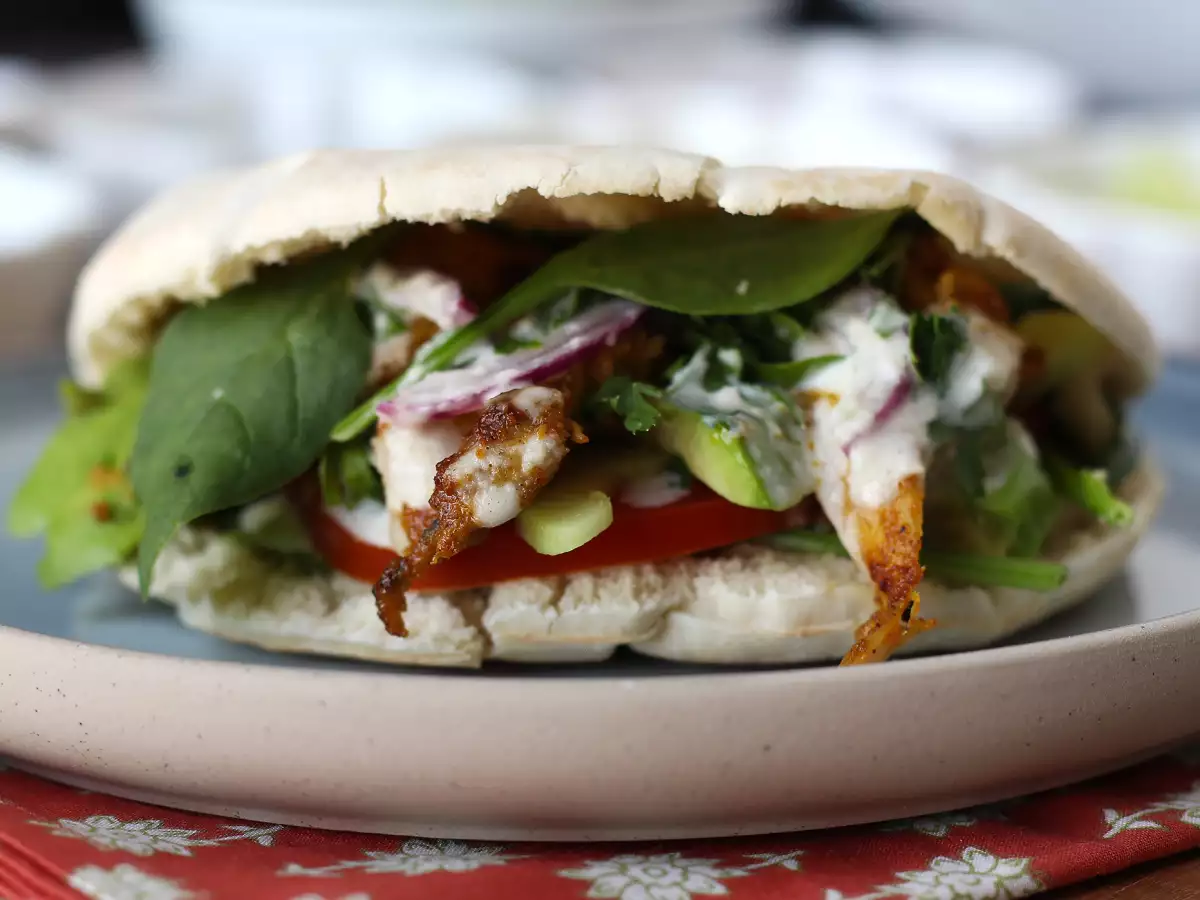 Shawarma di pollo in friggitrice ad aria con salsa tahini - foto 3
