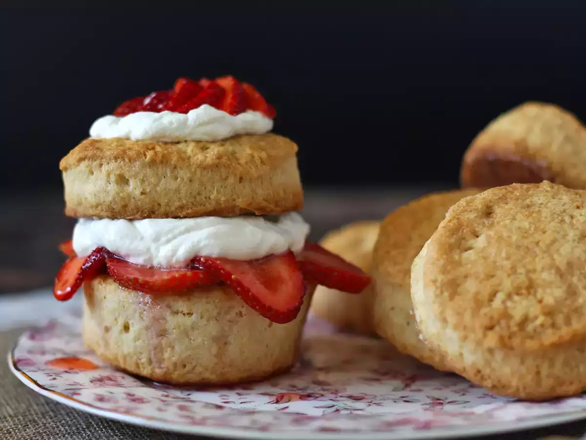Shortcake alle fragole: ricetta originale americana facile, golosa e irresistibile - foto 5