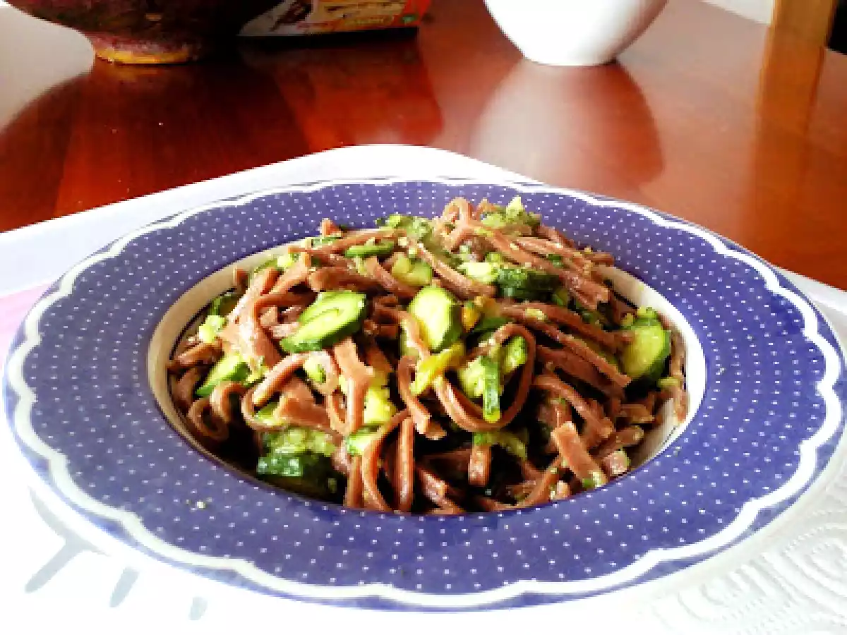 Simil Spaghetti alla Chitarra al Cacao con Zucchine e i loro Fiori