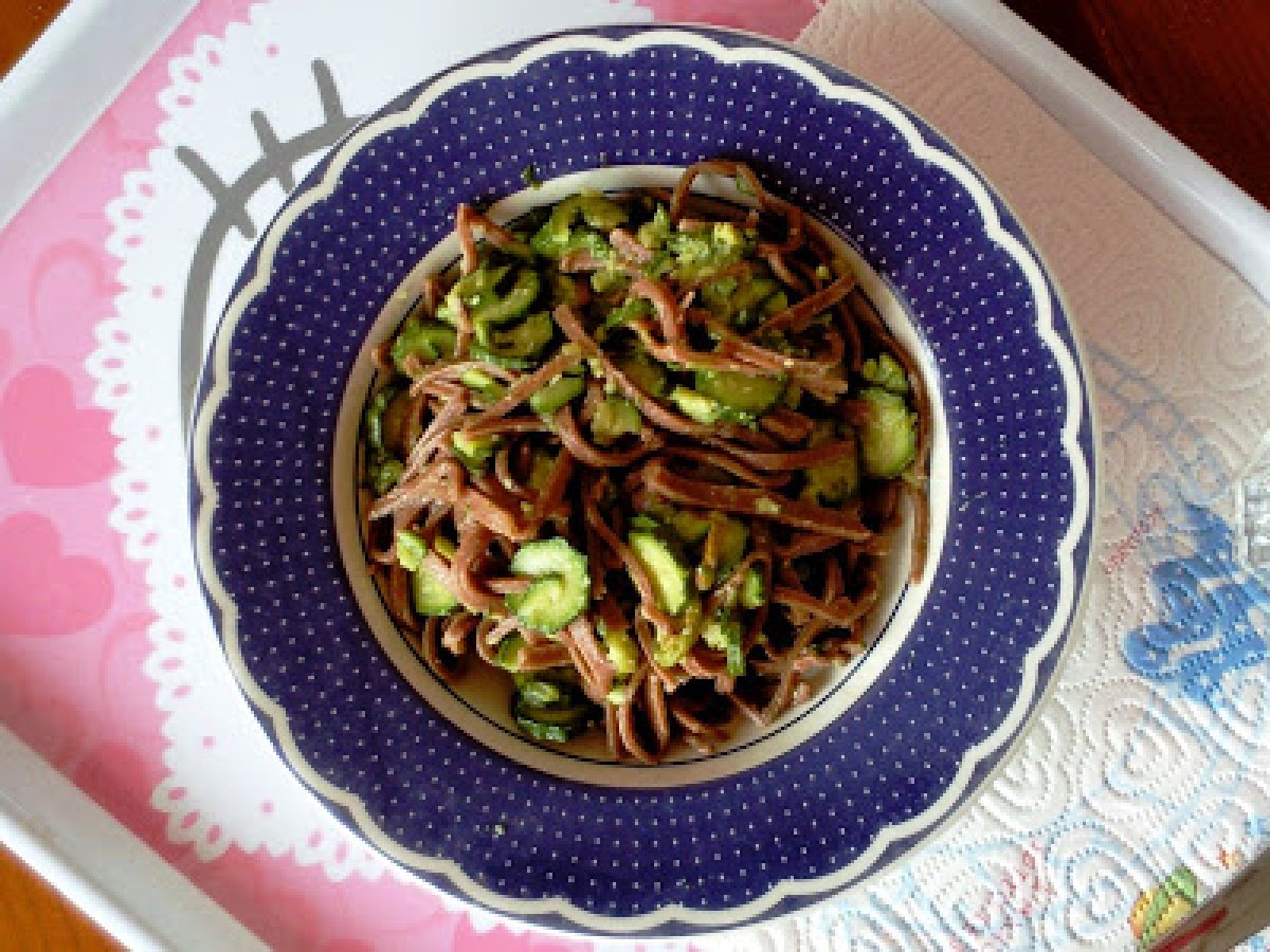 Simil Spaghetti alla Chitarra al Cacao con Zucchine e i loro Fiori - foto 2