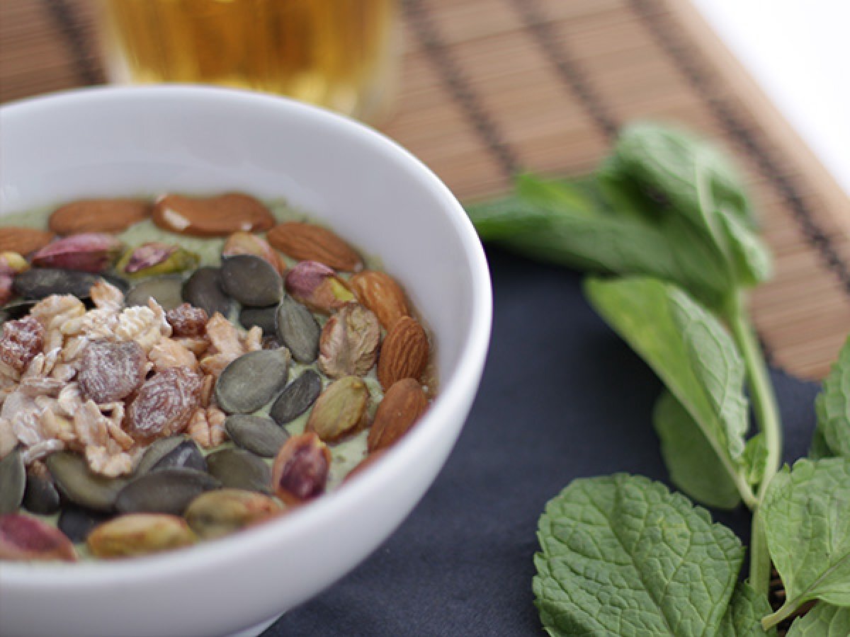 Smoothie bowl kiwi, menta e spinaci - foto 3