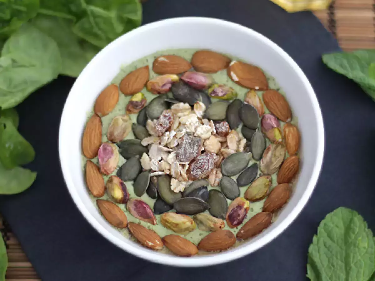 Smoothie bowl kiwi, menta e spinaci: la ricetta fresca e sana per iniziare la giornata - foto 2
