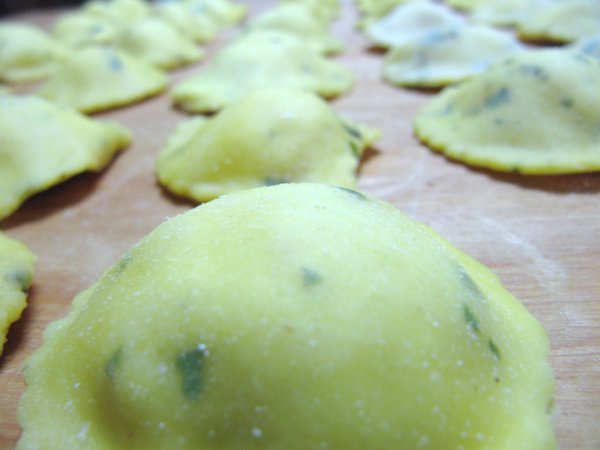Sombreri al basilico in salsa di pomodoro leggero e semi di papavero, foto 2
