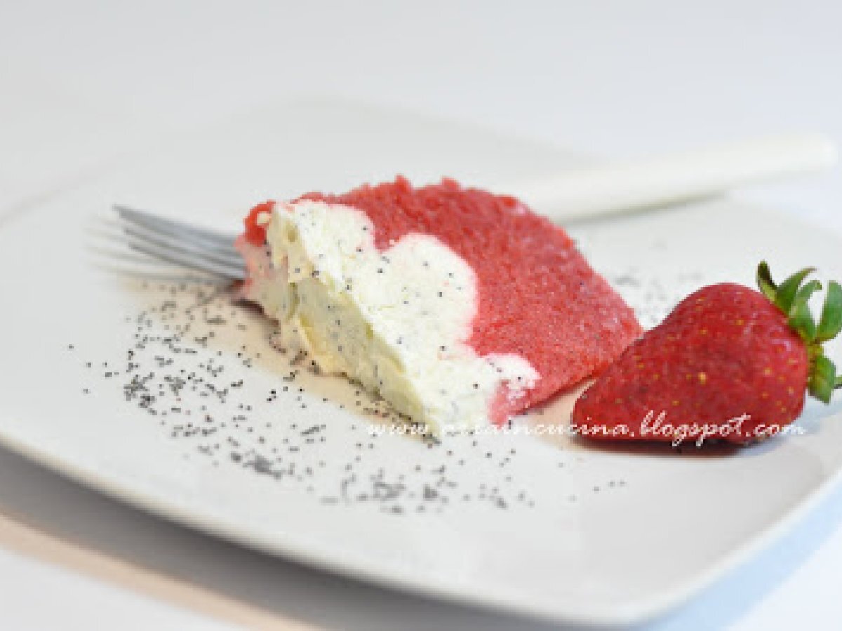 Sorbetto alle fragole con mousse di mascarpone ai semi di papavero