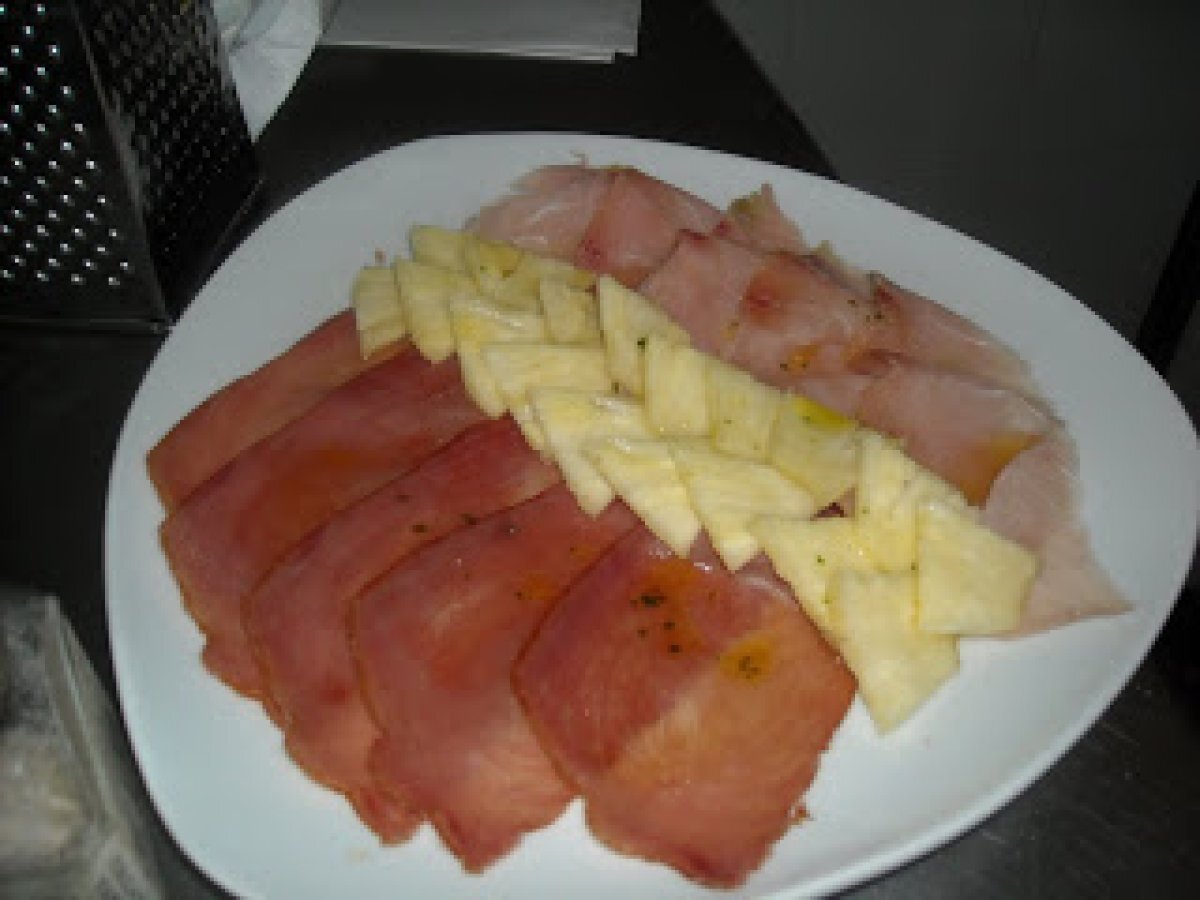 Spada e tonno affumicati con ananas e miele al tartufo