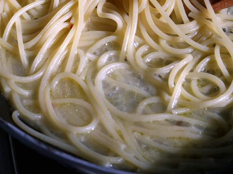 Spaghetti aglio olio e peperoncino Rugiati's style - foto 4