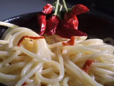 Spaghetti aglio olio e peperoncino Rugiati's style - foto 2