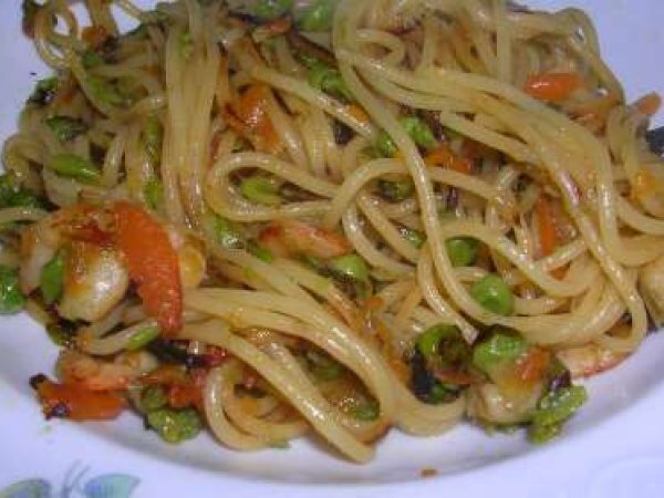 Spaghetti ai gamberetti in salsa di soia