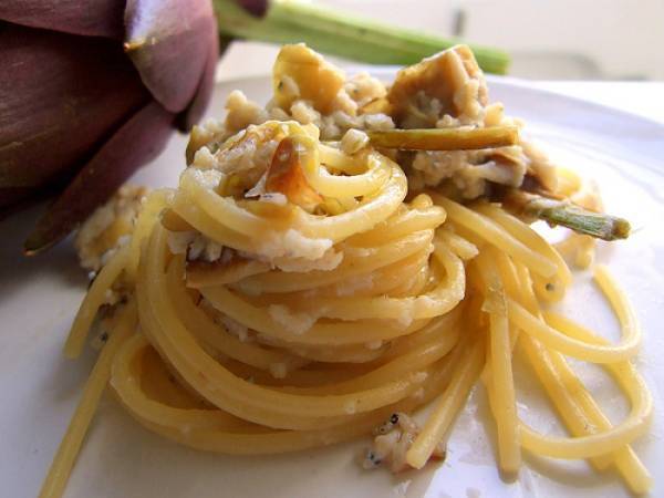 spaghetti ai rossetti e carciofi