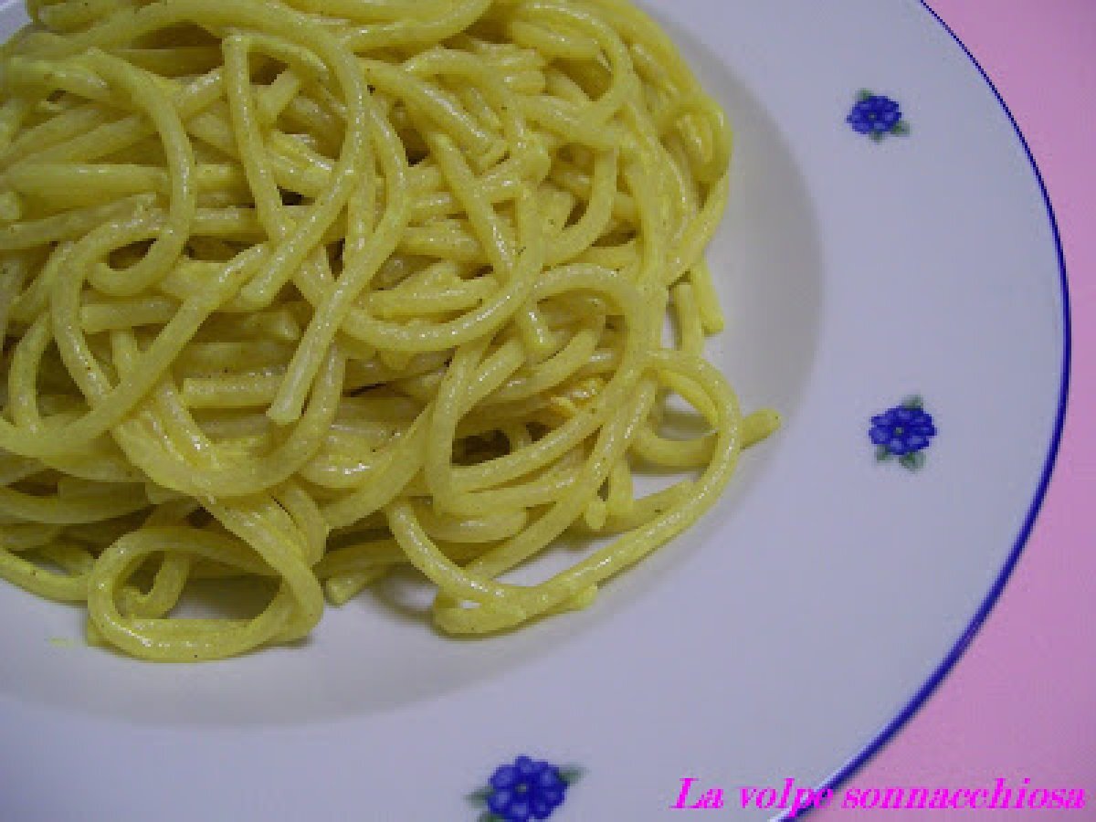 Spaghetti al curry e zafferano