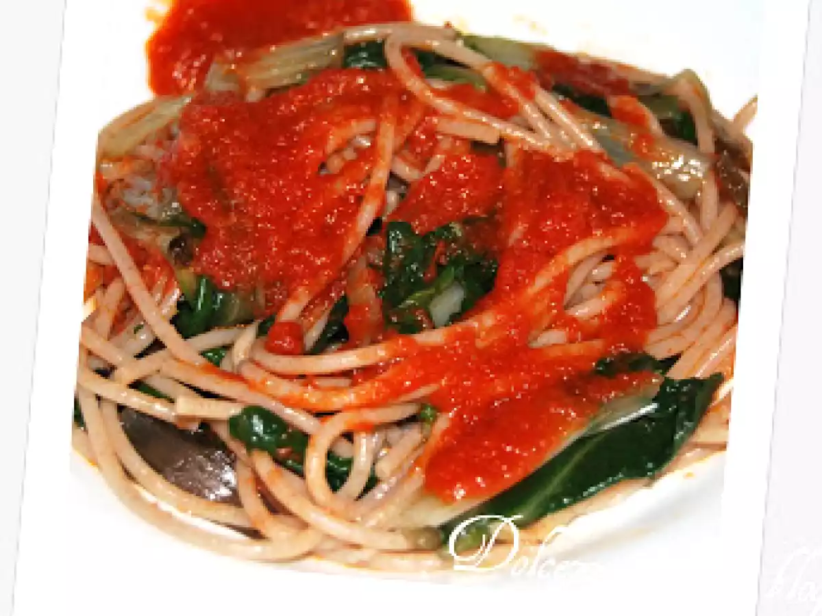 SPAGHETTI AL FARRO CON BIETOLE E SUGO DI POMODORO