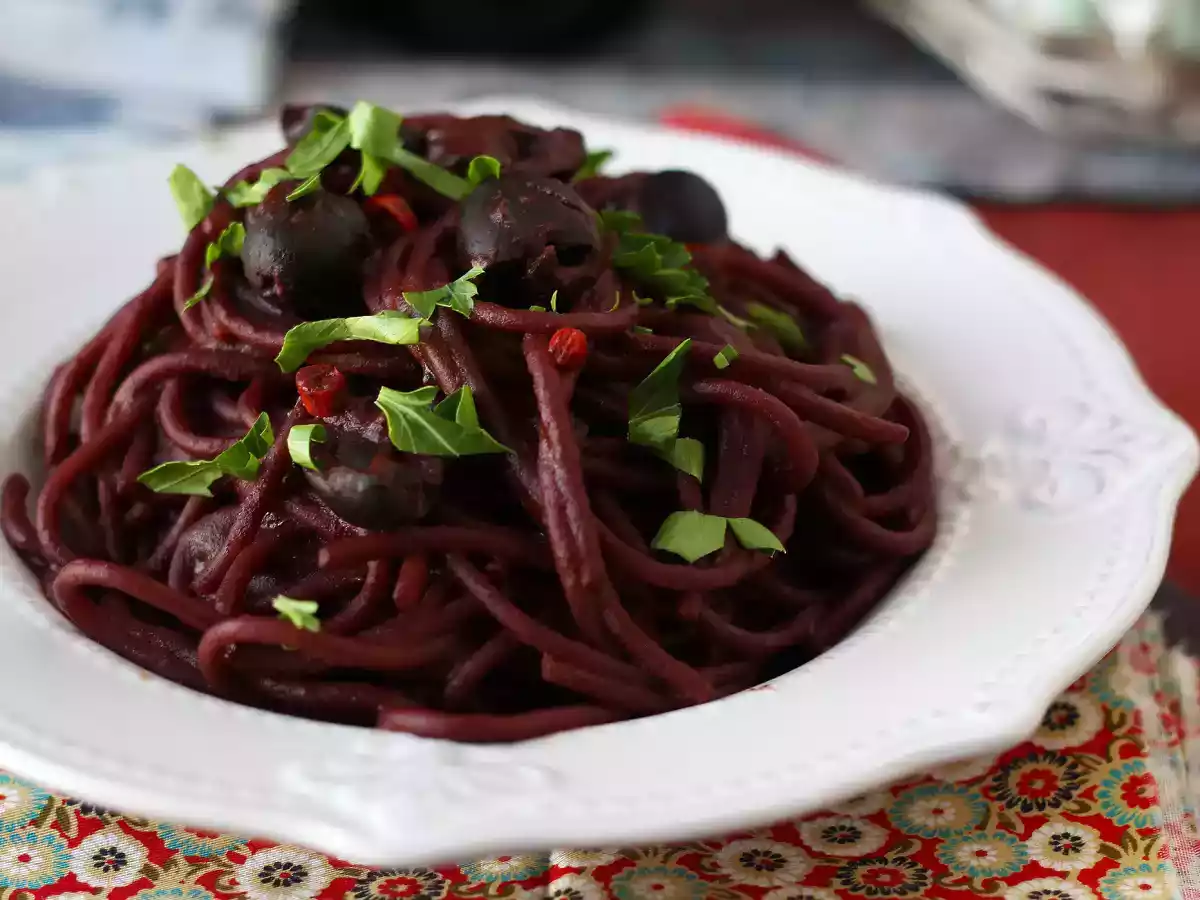 Spaghetti al fuoco di Bacco: la pasta al vino rosso per portare in tavola qualcosa di speciale - foto 3