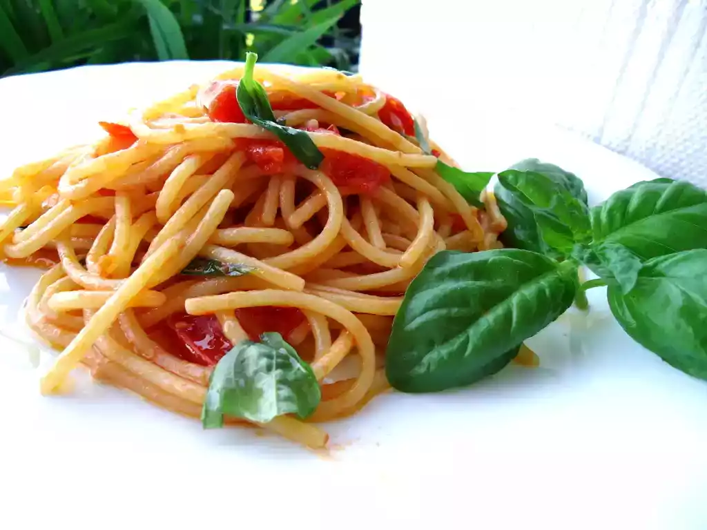 Spaghetti al pomodoro e basilico