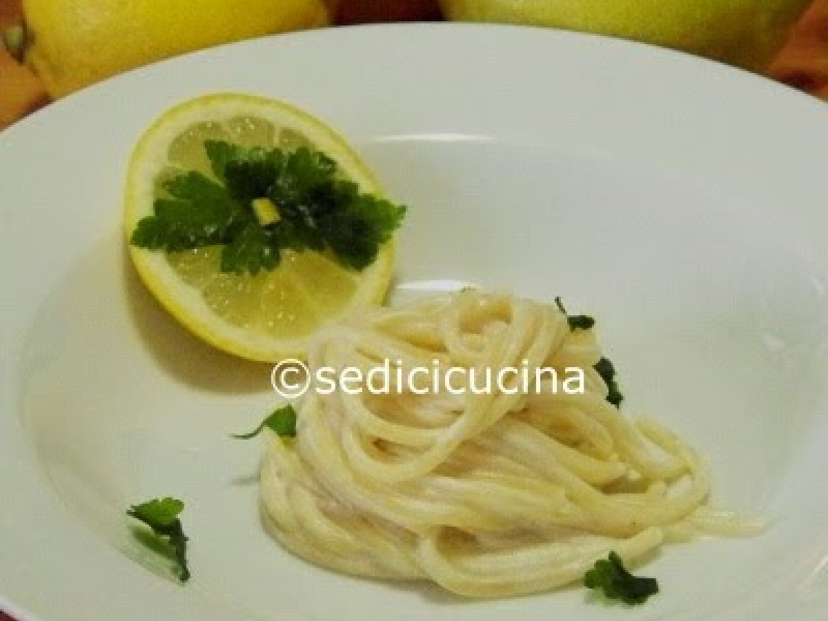 Spaghetti al profumo di coriandolo e limone
