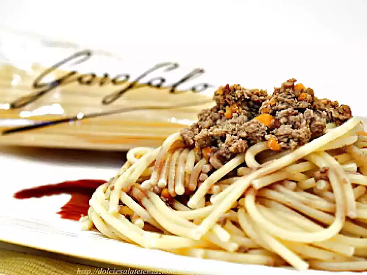Spaghetti al ragù d'anatra con riduzione di vino rosso