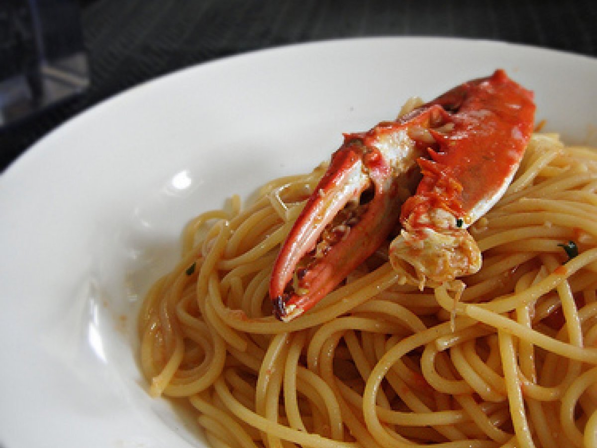 Spaghetti al sugo di granchio reale