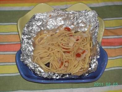 Spaghetti al sugo di rombo in cartoccio