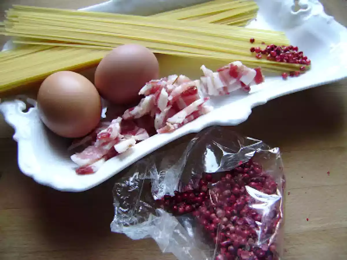 Spaghetti alla carbonara con pancetta affumicata - foto 3