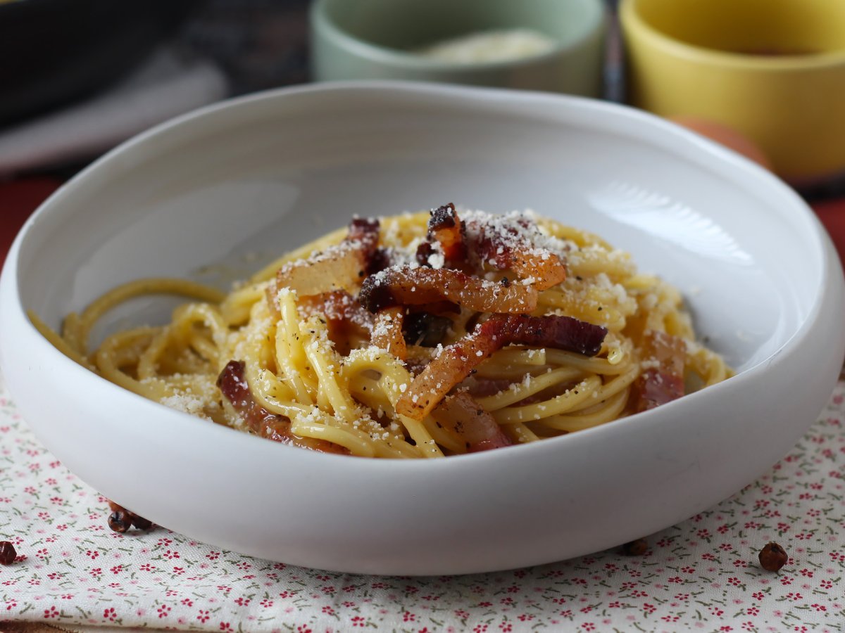 Spaghetti alla carbonara, la ricetta cremosa spiegata passo a passo