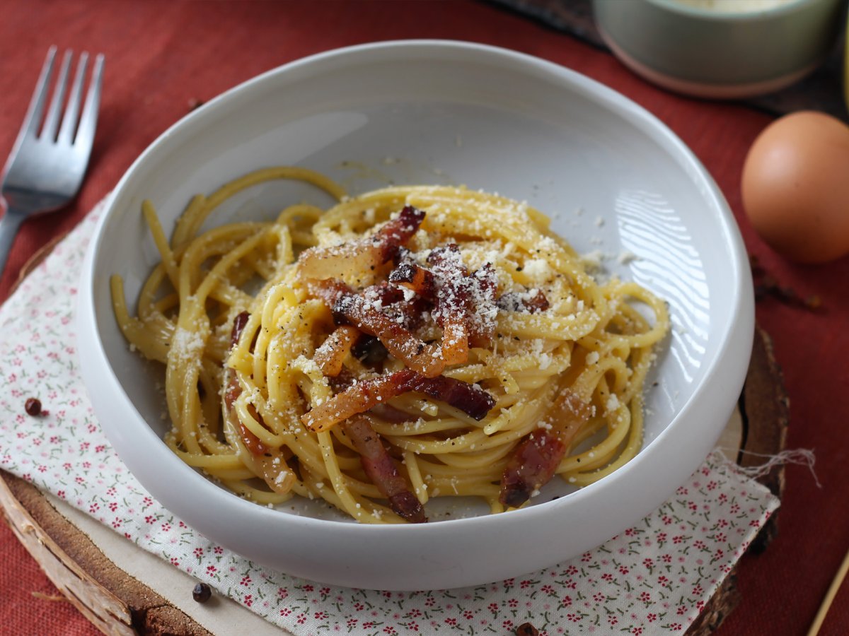 Spaghetti alla carbonara, la ricetta cremosa spiegata passo a passo - foto 3