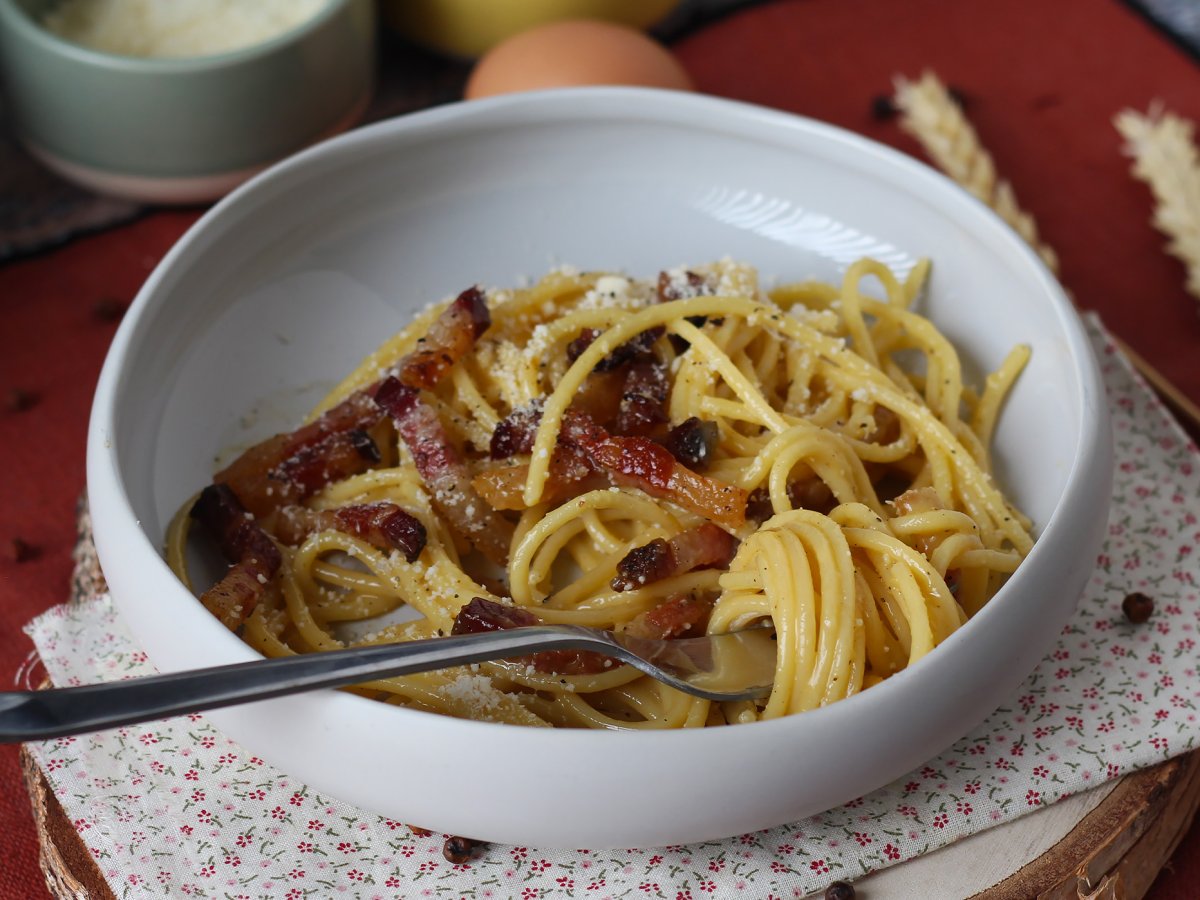 Spaghetti alla carbonara, la ricetta cremosa spiegata passo a passo - foto 4