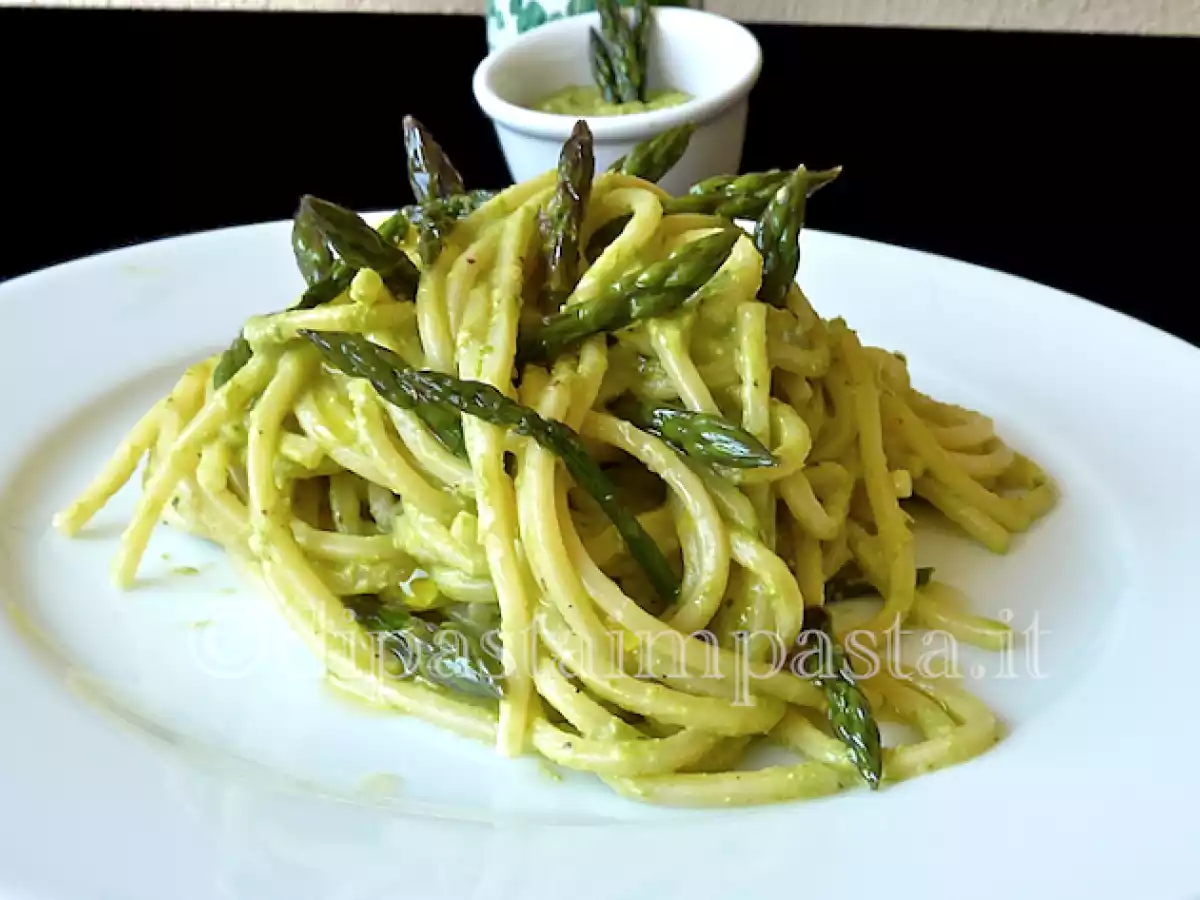 Spaghetti alla chitarra al pesto di asparagi