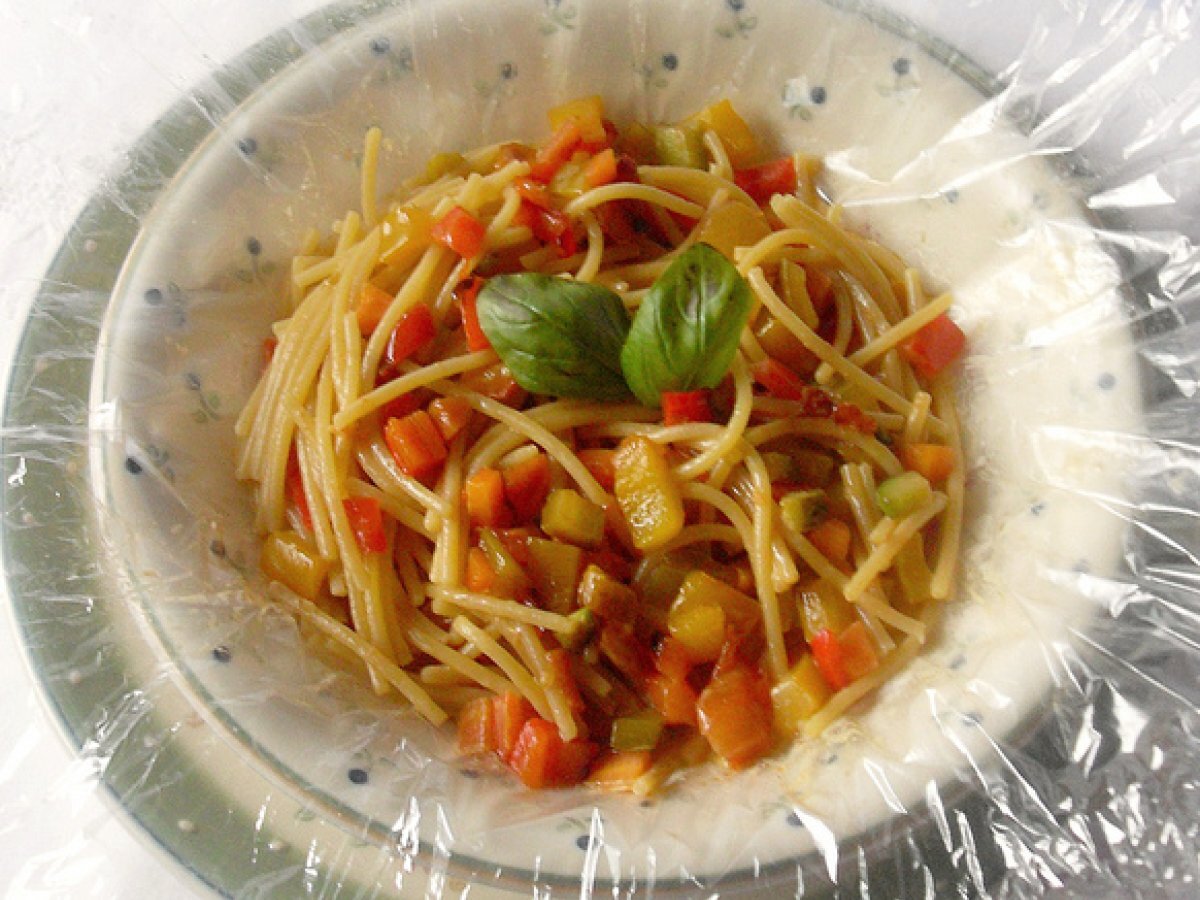 Spaghetti alla chitarra al profumo dell'orto in carta fata - foto 2