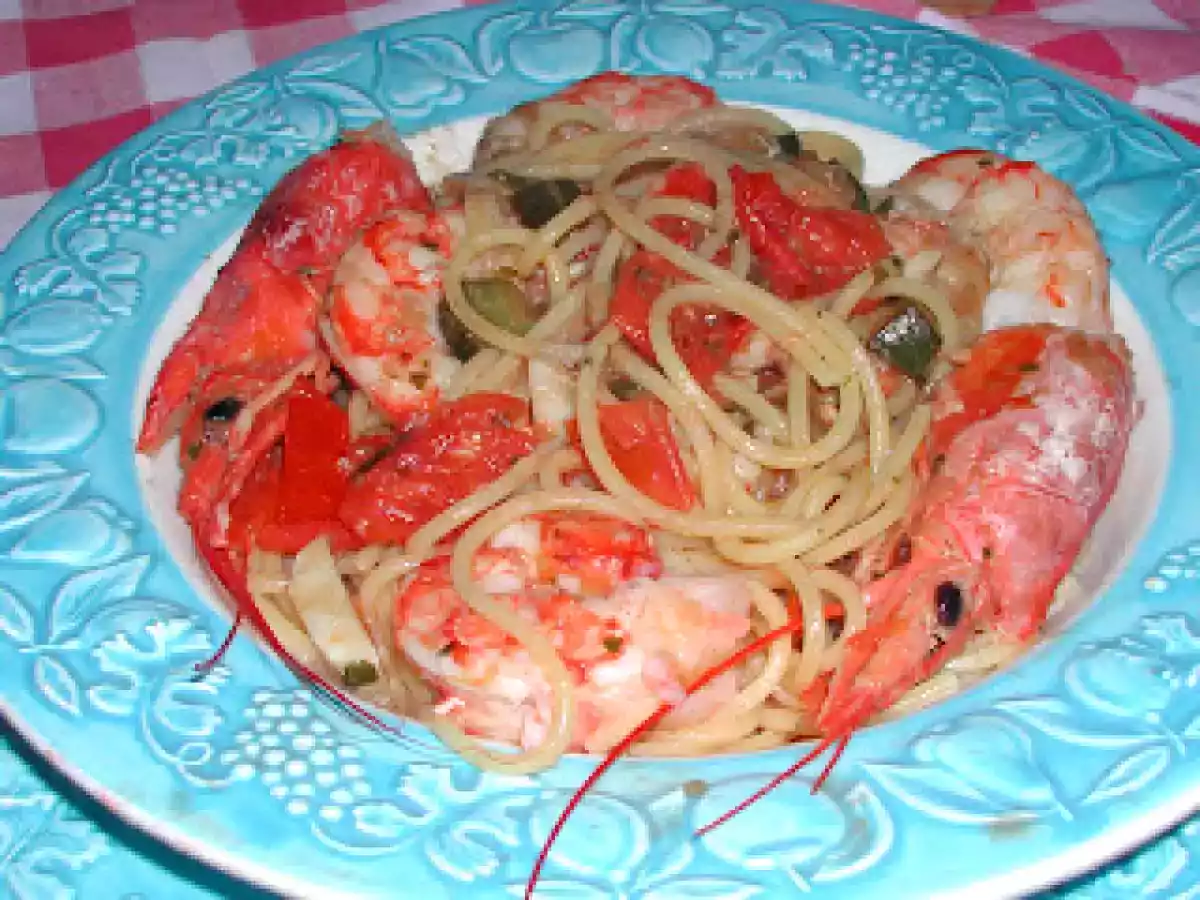 SPAGHETTI ALLA CHITARRA CON SUGO DI GAMBERONI GIGANTI E ZUCCHINE