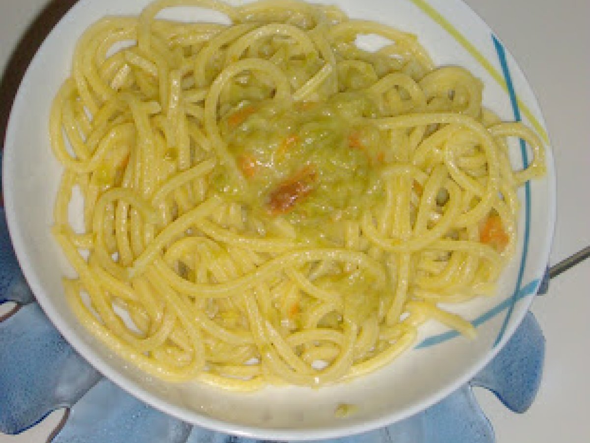 Spaghetti alla chitarra con zucchine e carote