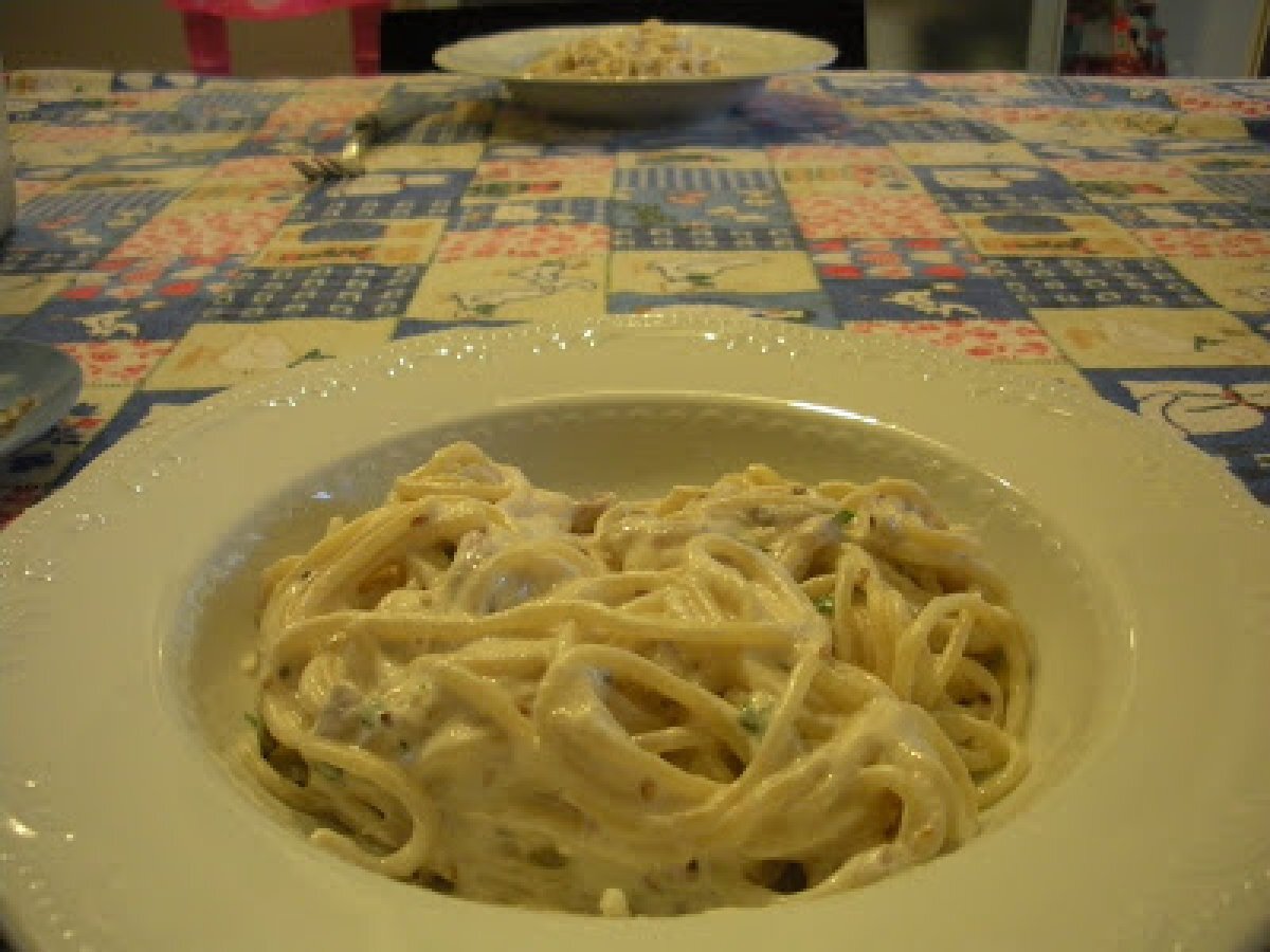 Spaghetti alla crema di limone e semi croccanti si sesamo