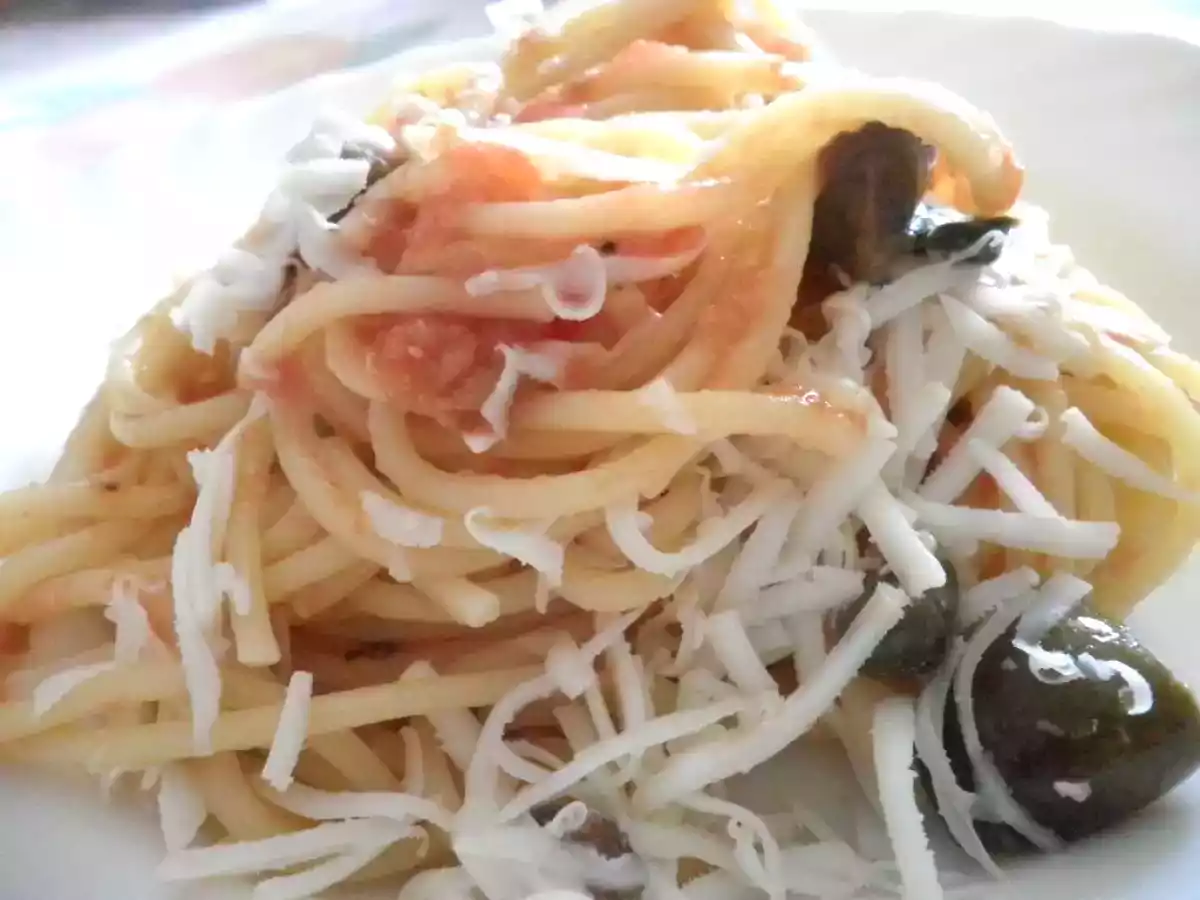 Spaghetti alla puttanesca a crudo con cacioricotta - foto 3