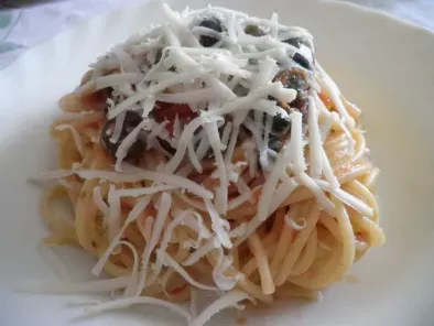 Spaghetti alla puttanesca a crudo con cacioricotta